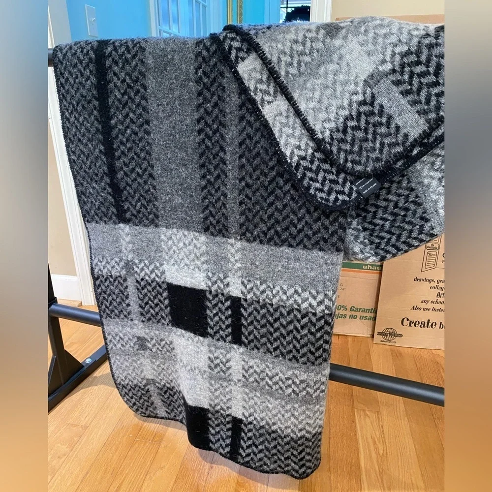 ICEWEAR 100% Icelandic Wool Nordic Black Gray Scandinavian Design Throw Blanket